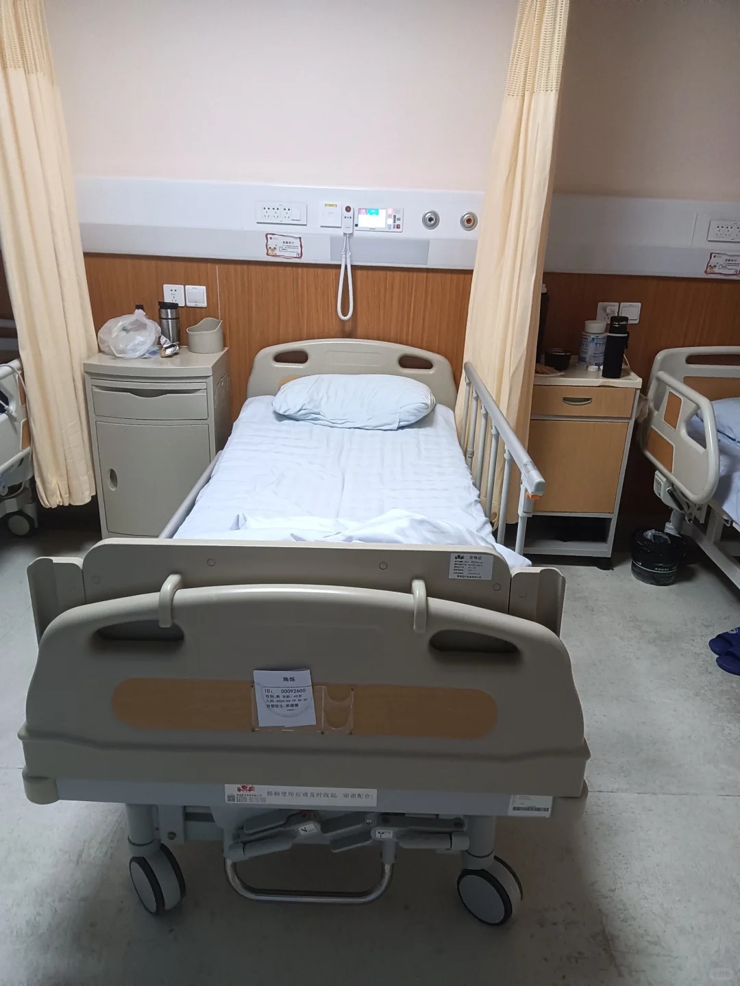 Comfortable inpatient ward room at Beijing Boren Hospital
