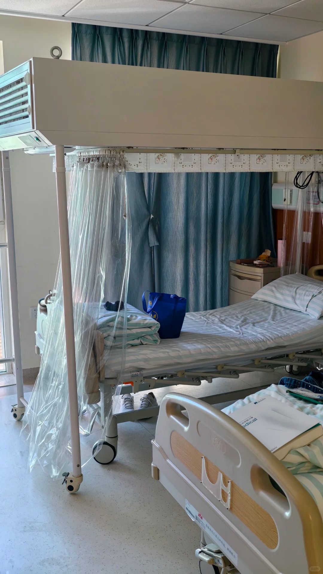 Laminar flow clean room at Beijing Boren Hospital with HEPA filtration canopy